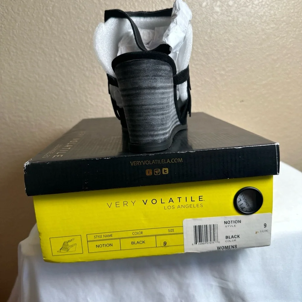 Very Volatile Notion Wedge Black‎ Sandal